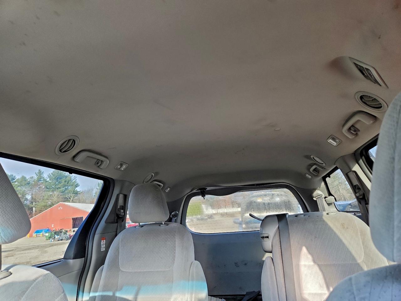 Lot #3304518449 2015 TOYOTA SIENNA LE