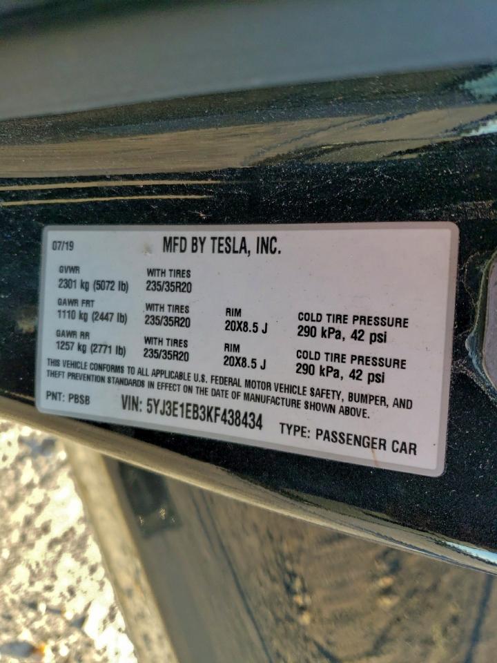TESLA MODEL 3