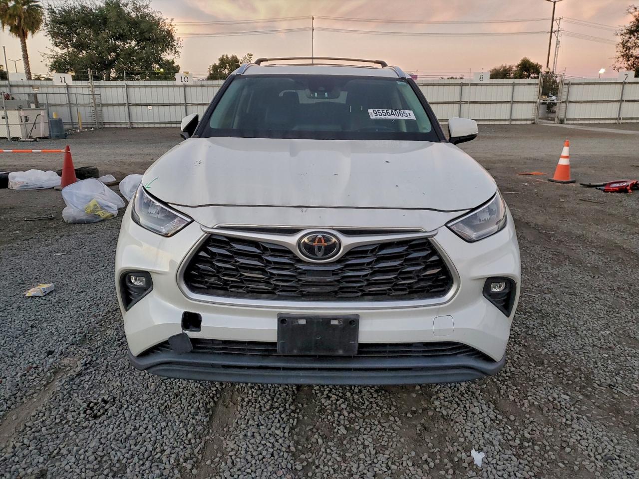 TOYOTA HIGHLANDER XLE