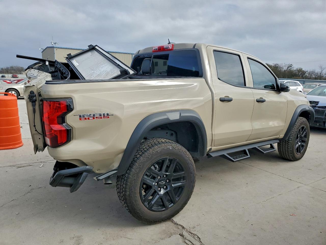 Lot #3318142372 2024 CHEVROLET COLORADO T