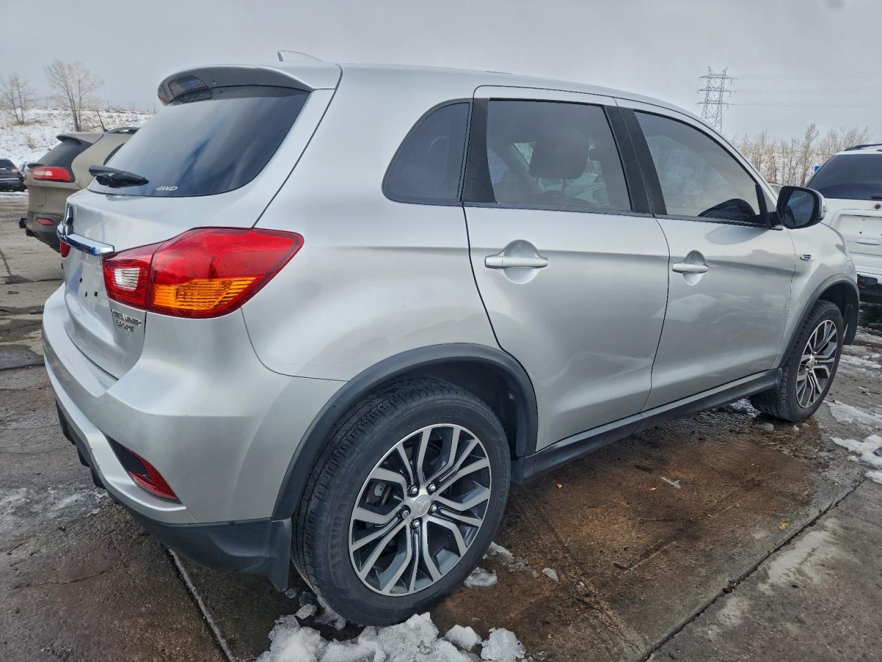 MITSUBISHI OUTLANDER ES