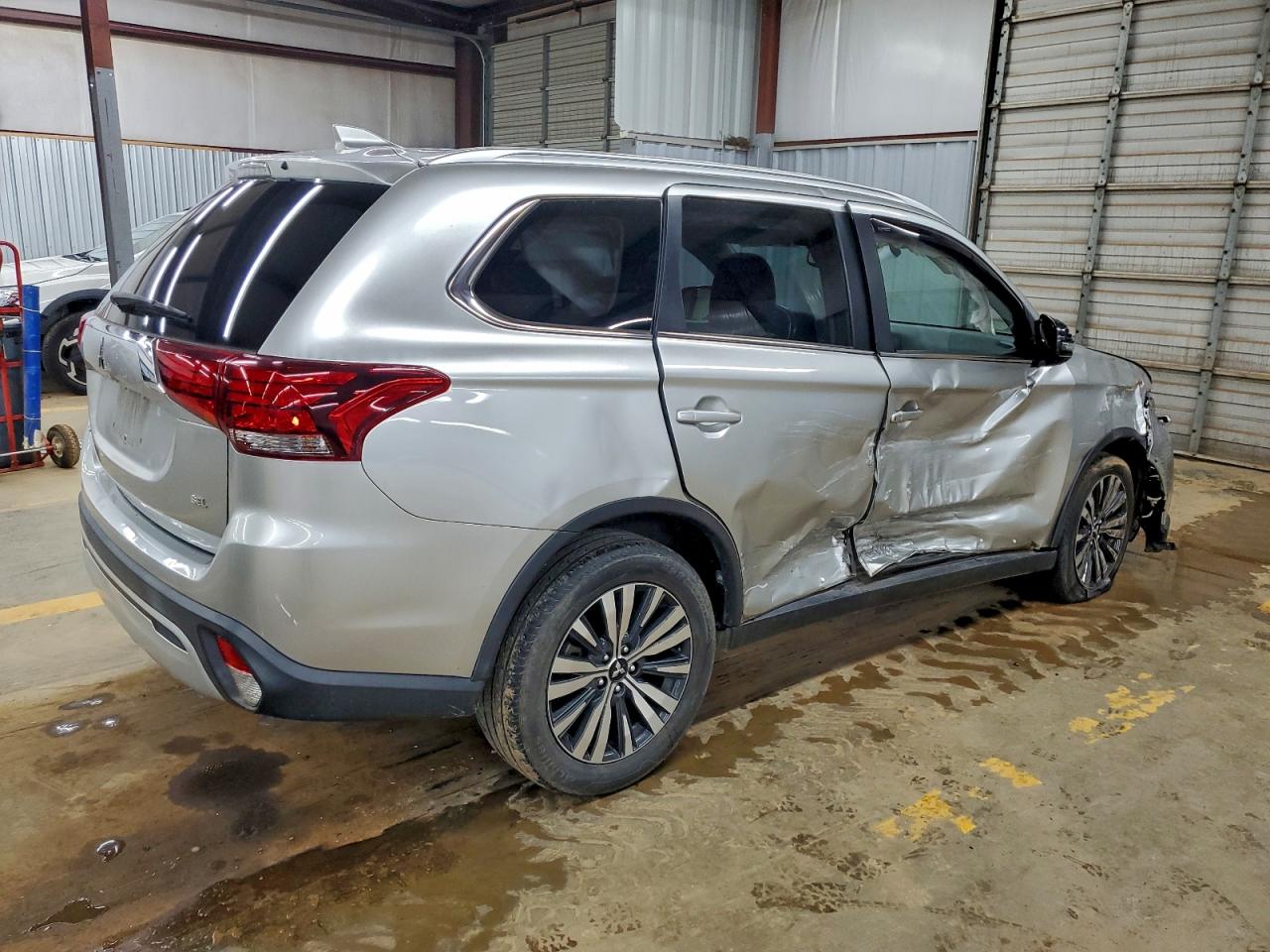 MITSUBISHI OUTLANDER SE