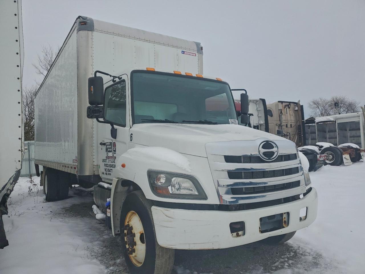 Lot #3312402120 2017 HINO 268