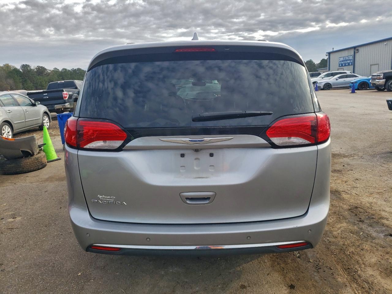 CHRYSLER PACIFICA TOURING L