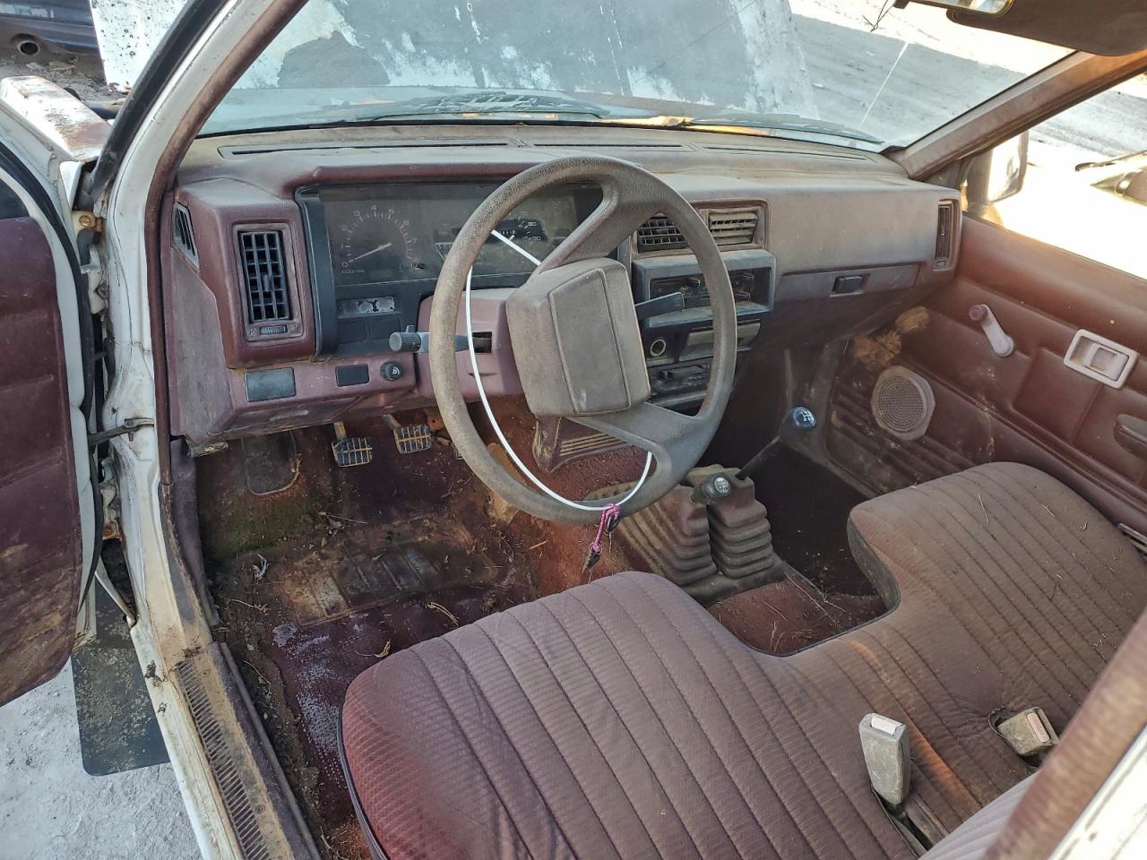 Lot #3316782413 1990 NISSAN D21 SHORT