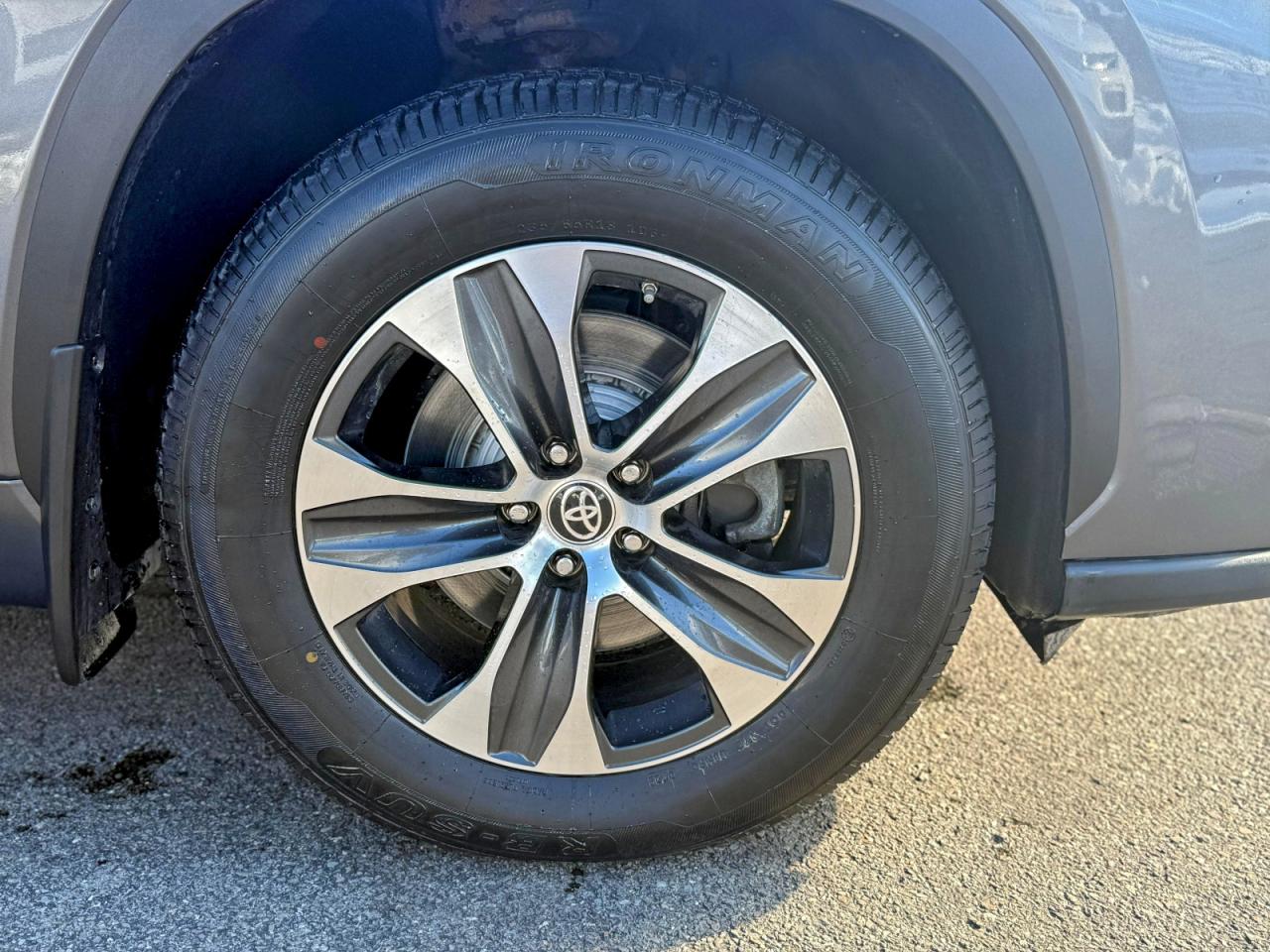 Lot #3318894932 2020 TOYOTA HIGHLANDER