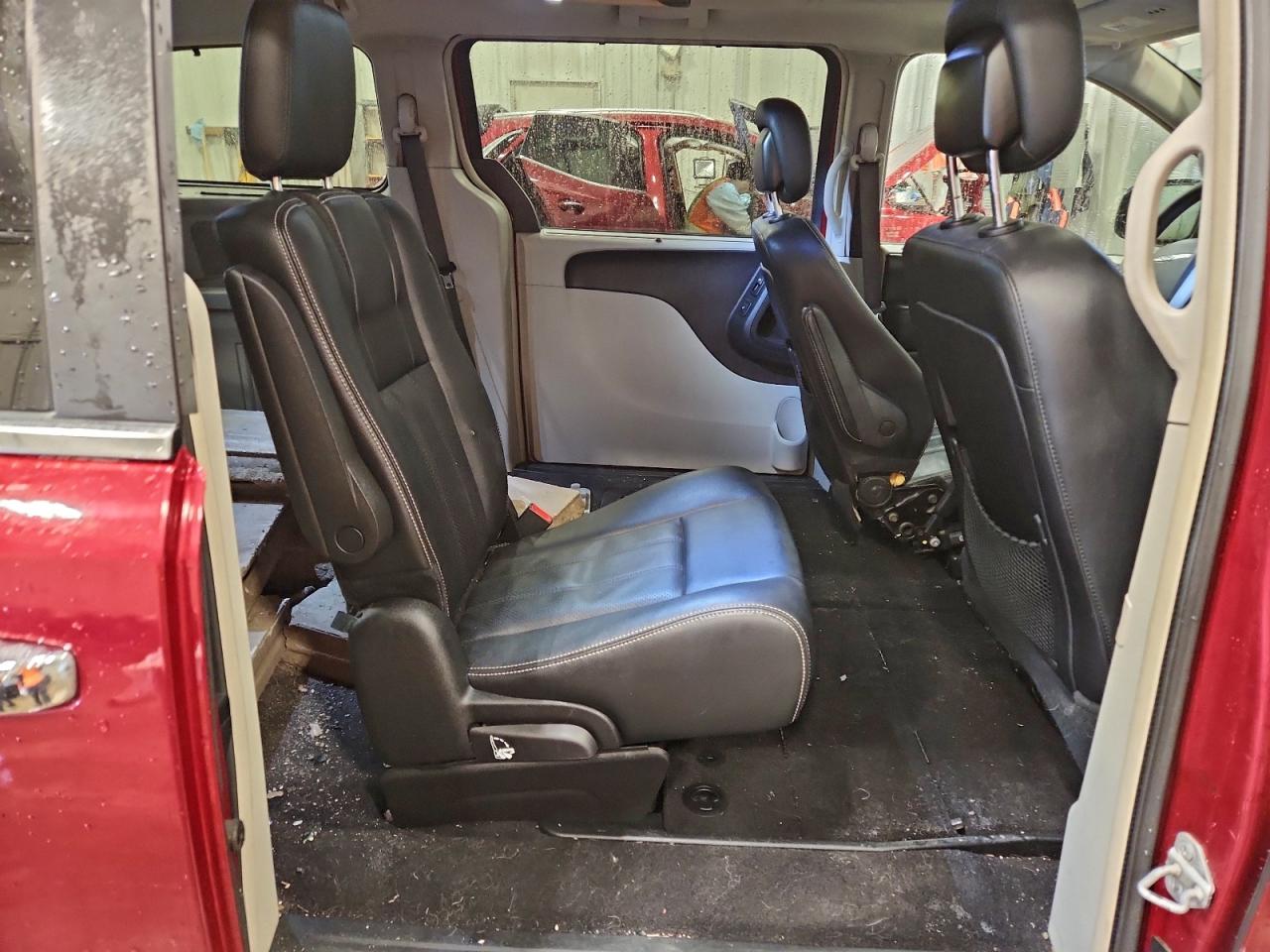 CHRYSLER TOWN & COUNTRY TOURING L