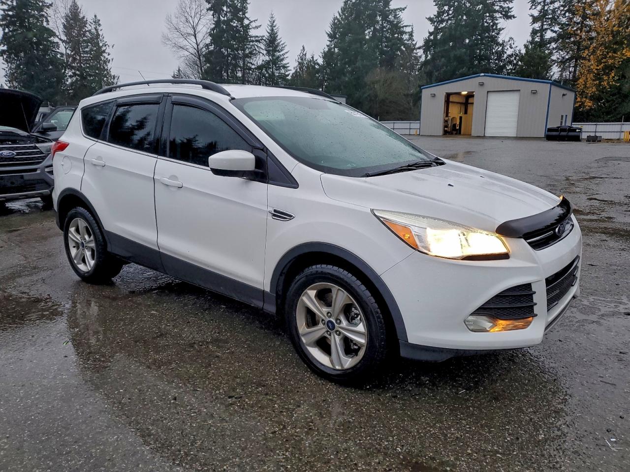 FORD ESCAPE SE
