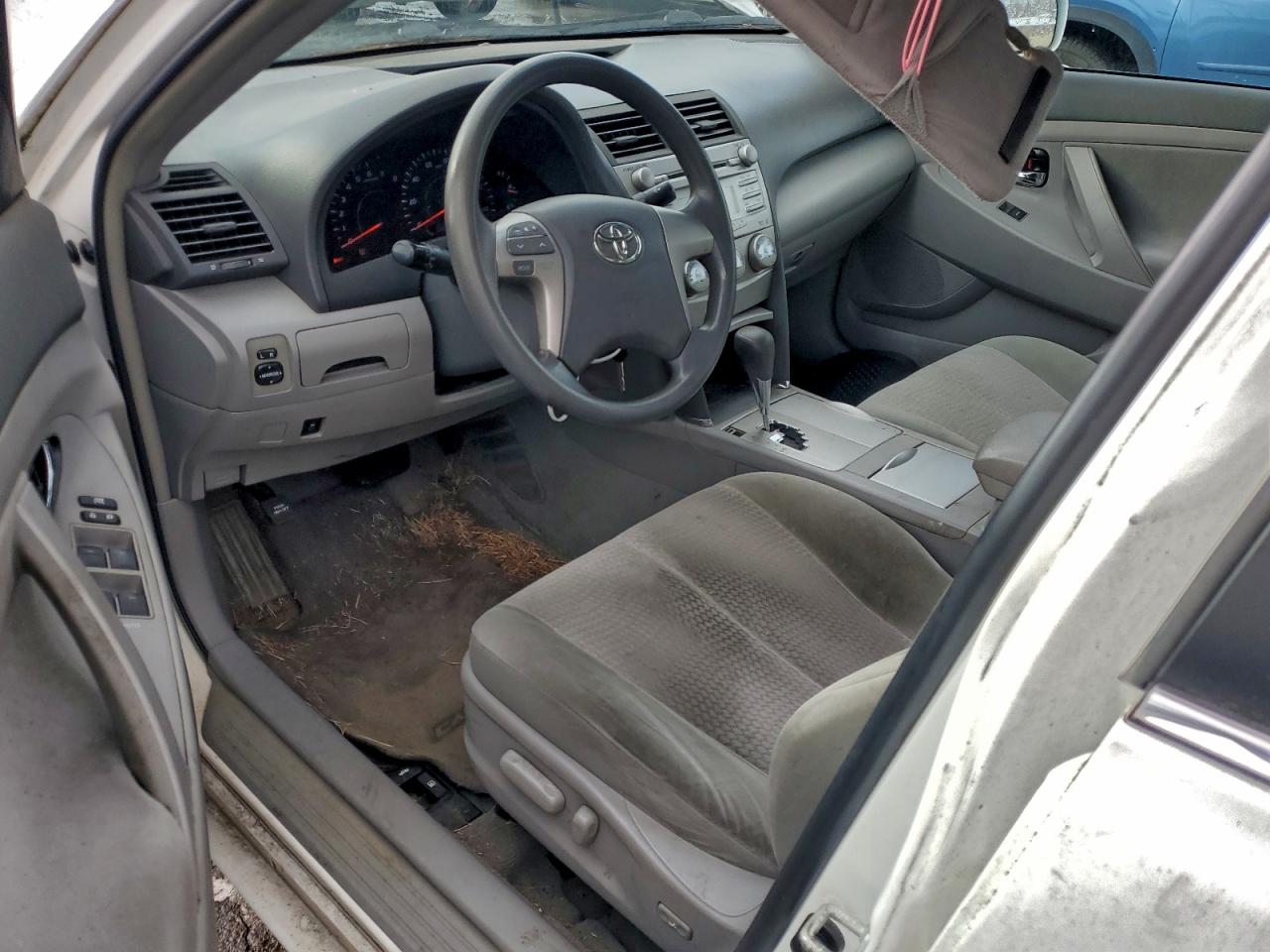 TOYOTA CAMRY BASE