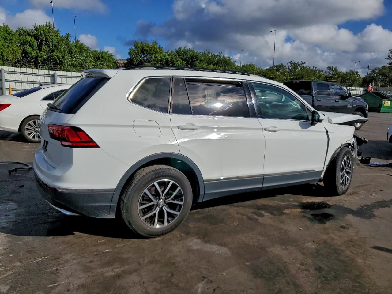 VOLKSWAGEN TIGUAN SE