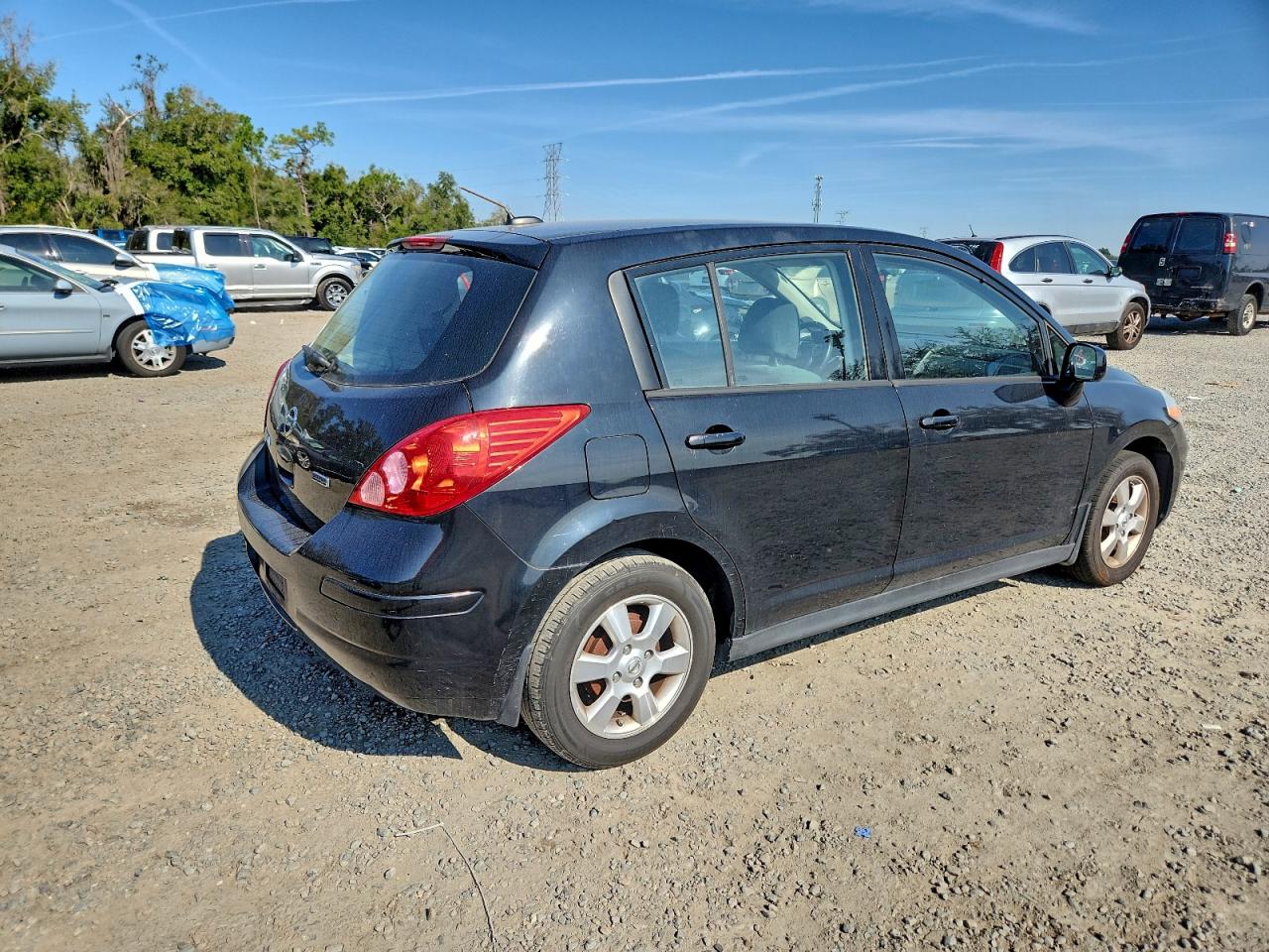 NISSAN VERSA S