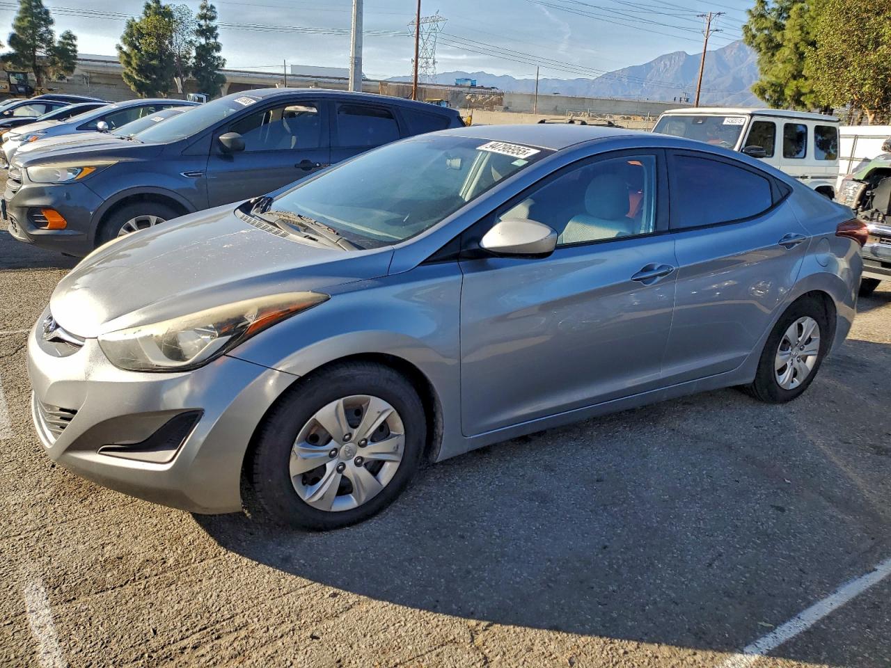 HYUNDAI ELANTRA SE