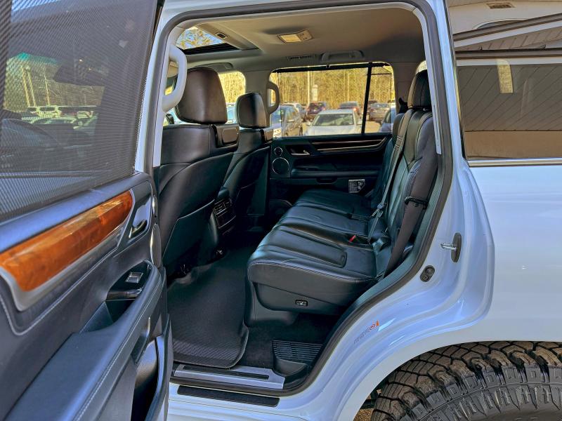 2017 LEXUS LX 570 #3308237231