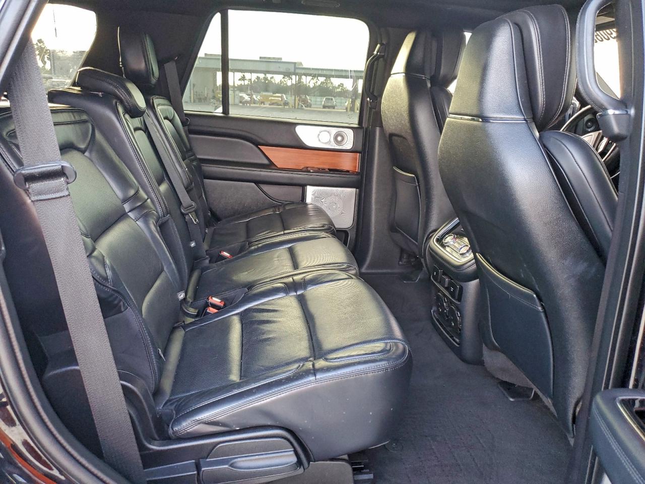 LINCOLN NAVIGATOR RESERVE