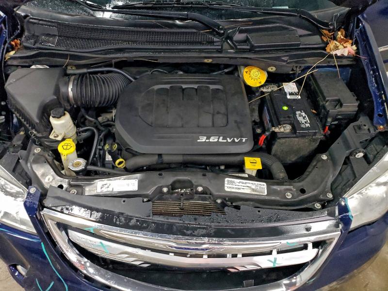 2016 CHRYSLER TOWN & COU #3302749015