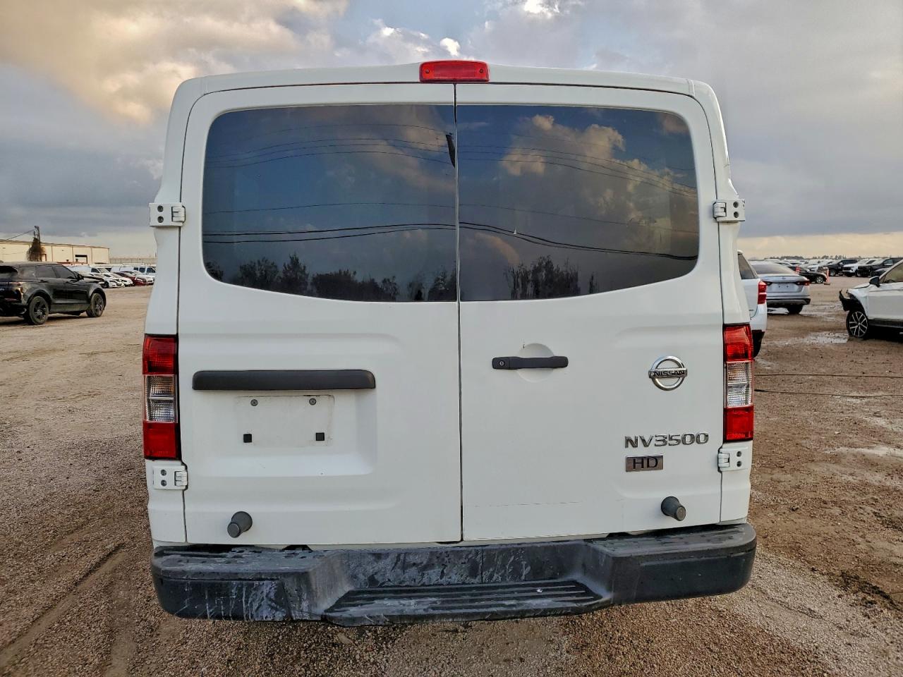 NISSAN NV3500 3500 S