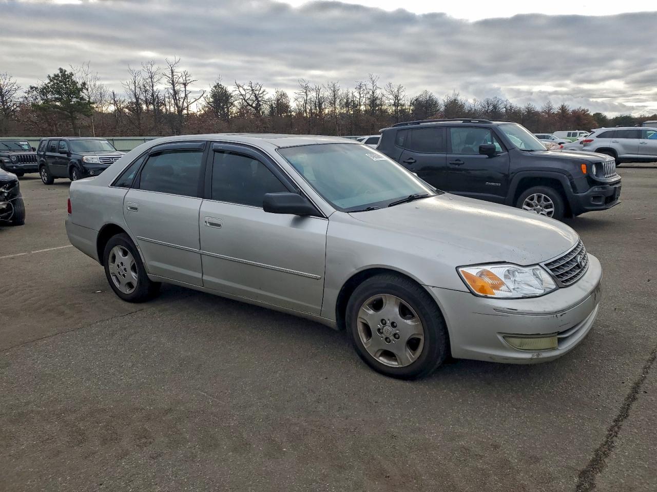 Lot #3308218259 2004 TOYOTA AVALON XL