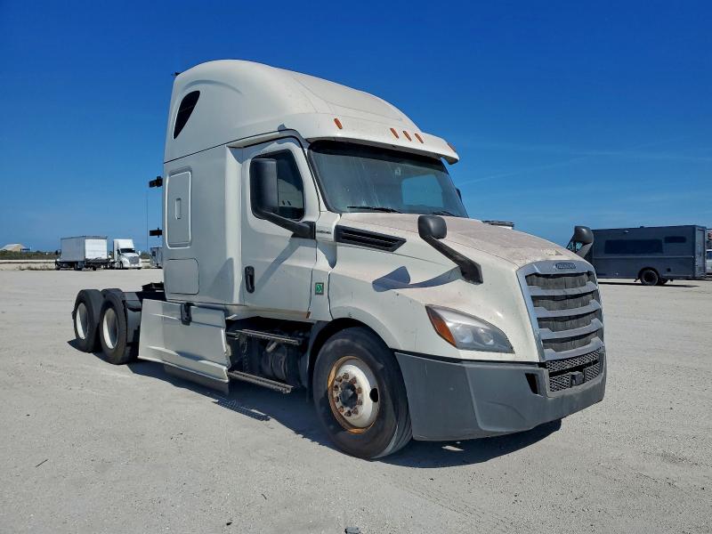 2020 FREIGHTLINER CASCADIA 1 #3305590120