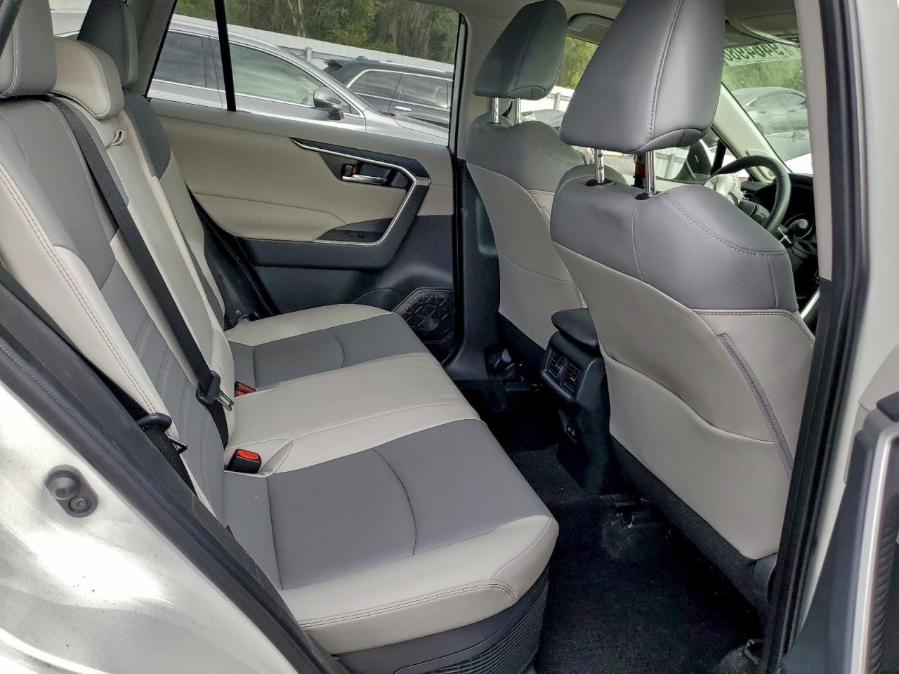 TOYOTA RAV4 XLE PREMIUM