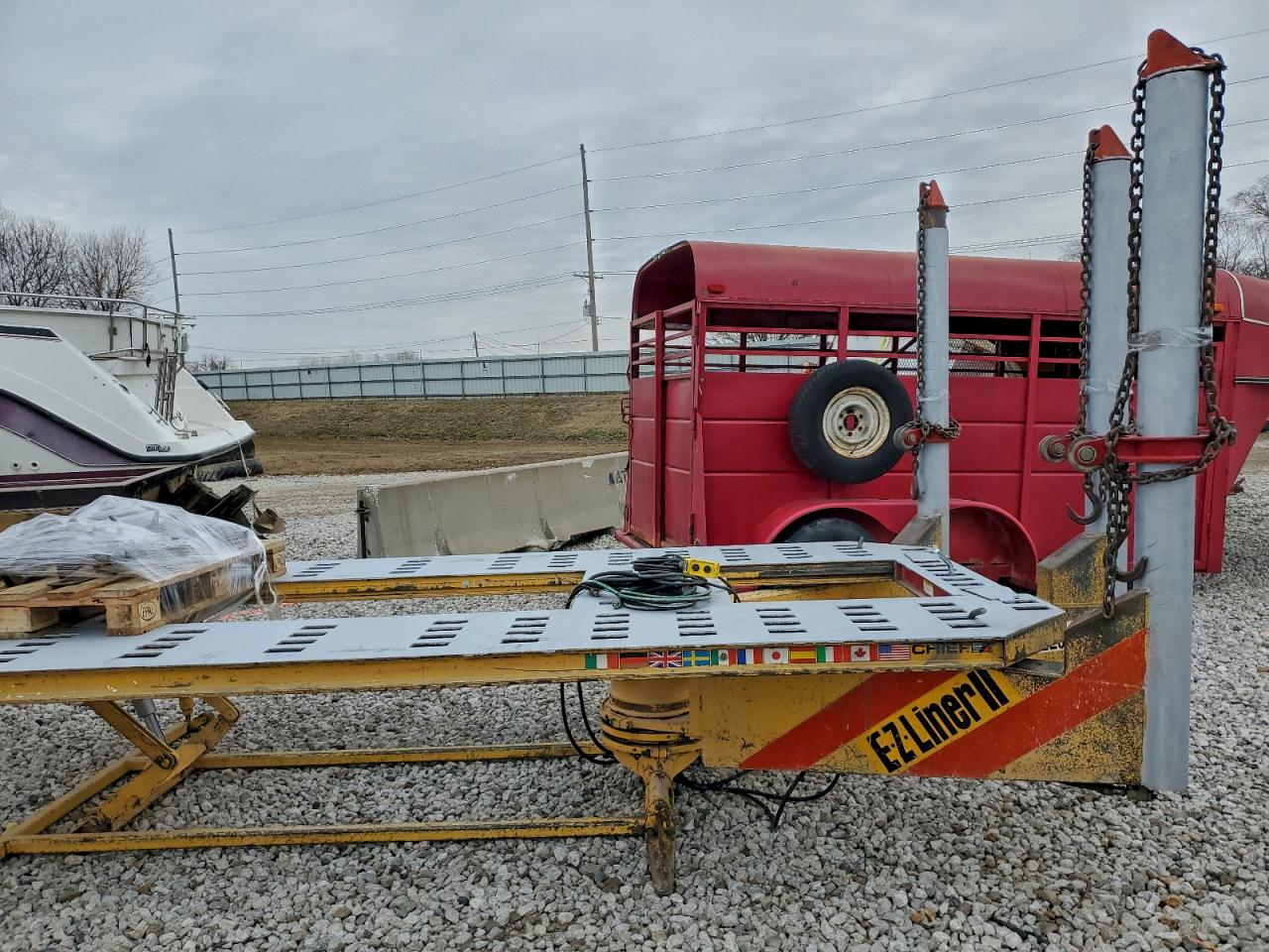 Lot #3311458238 2000 CHIEF CHIEF