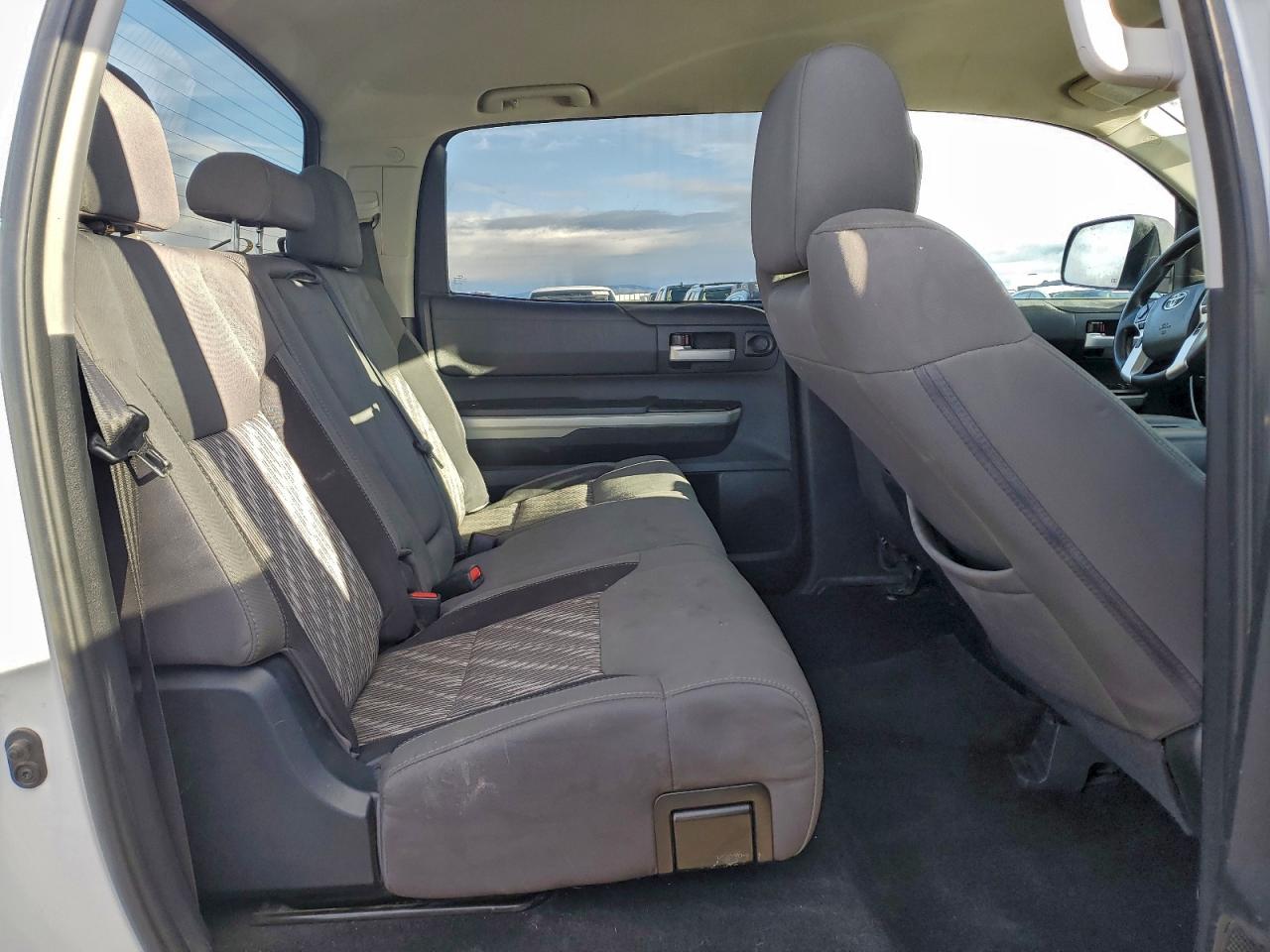 TOYOTA TUNDRA CREWMAX SR5