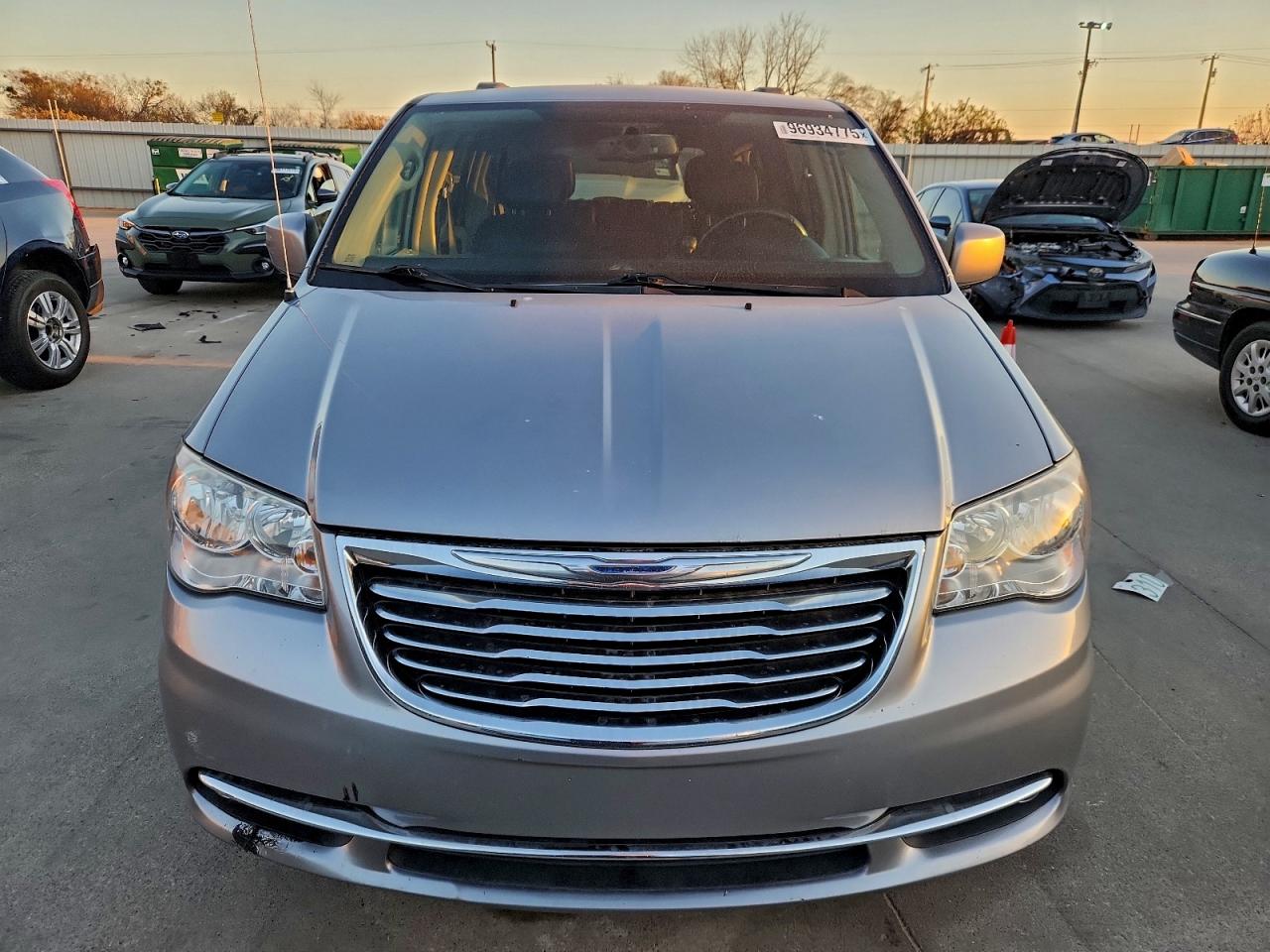 Lot #3315668785 2016 CHRYSLER TOWN & COU