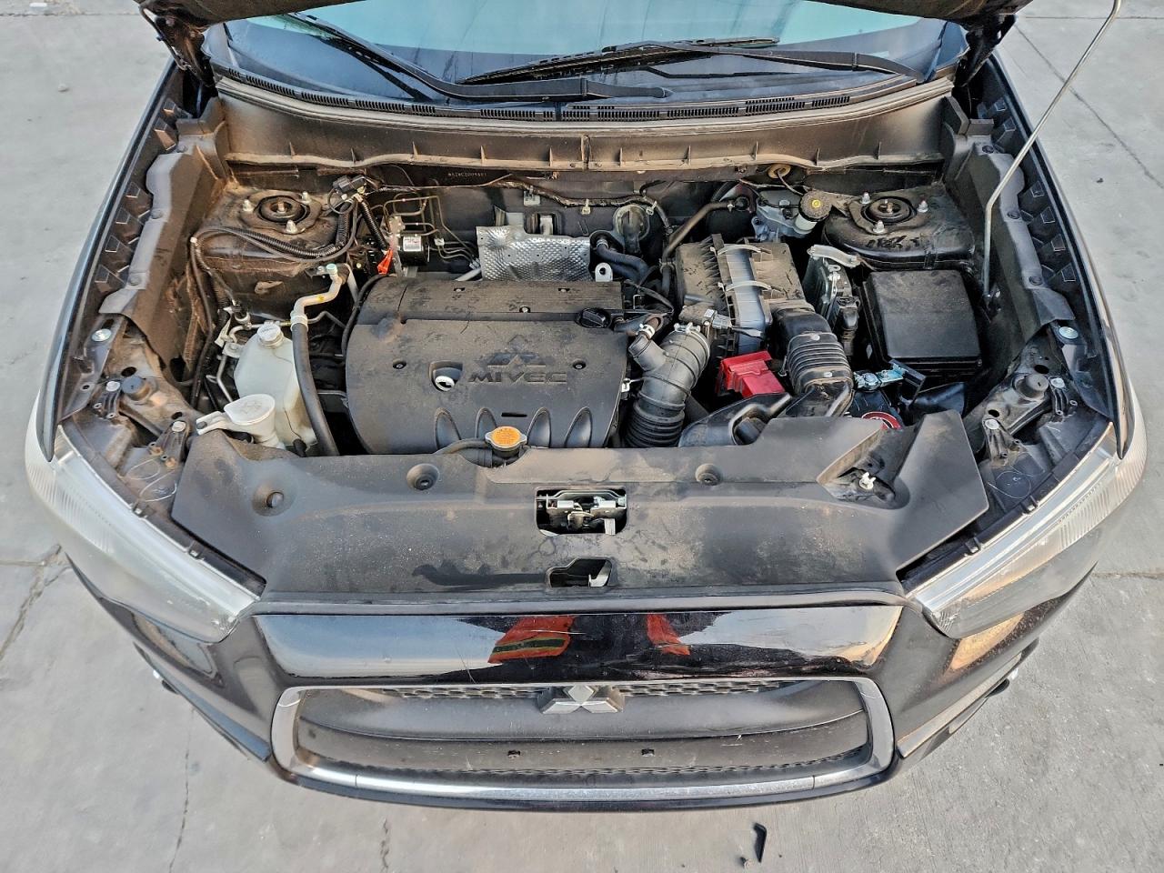 MITSUBISHI OUTLANDER SE