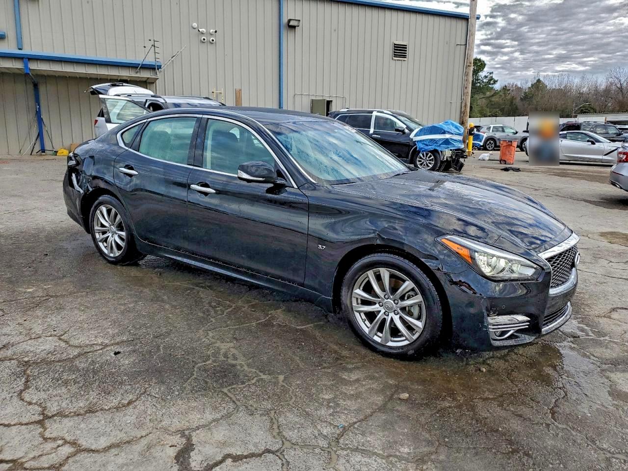 INFINITI Q70 3.7 LUXE