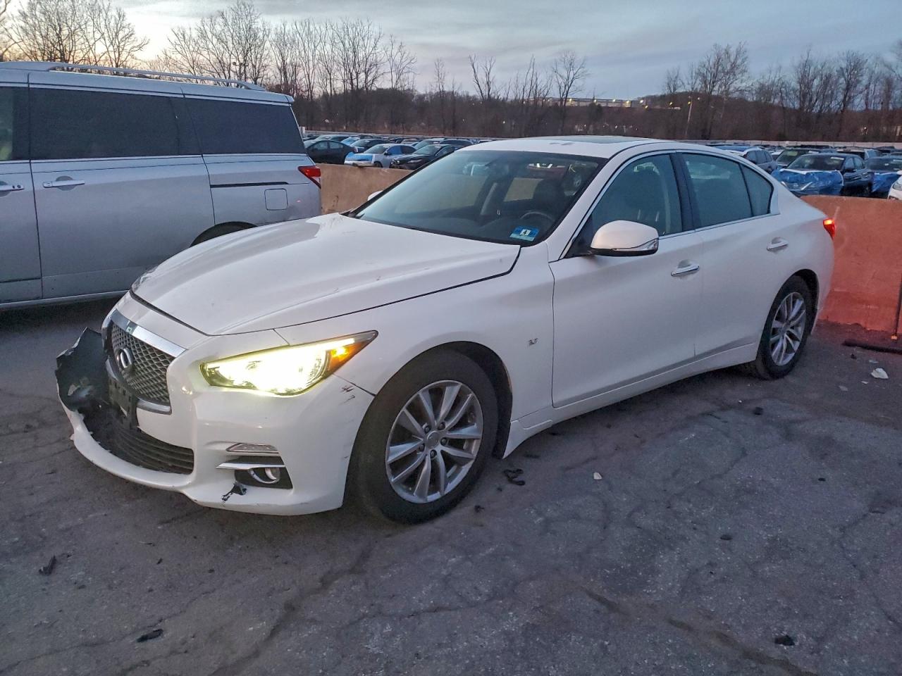 INFINITI Q50 BASE