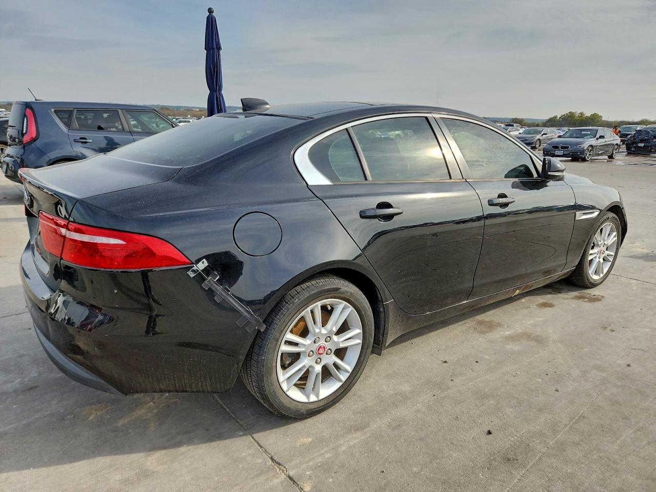 JAGUAR XE PREMIUM