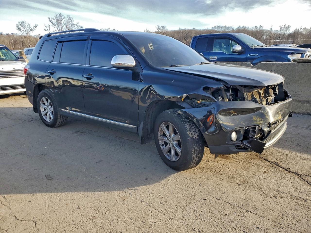 TOYOTA HIGHLANDER BASE