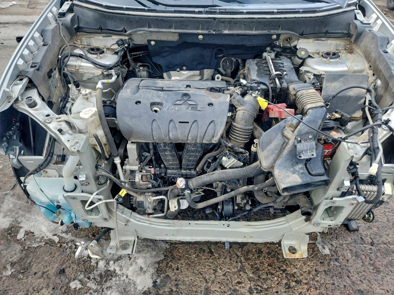 MITSUBISHI OUTLANDER ES