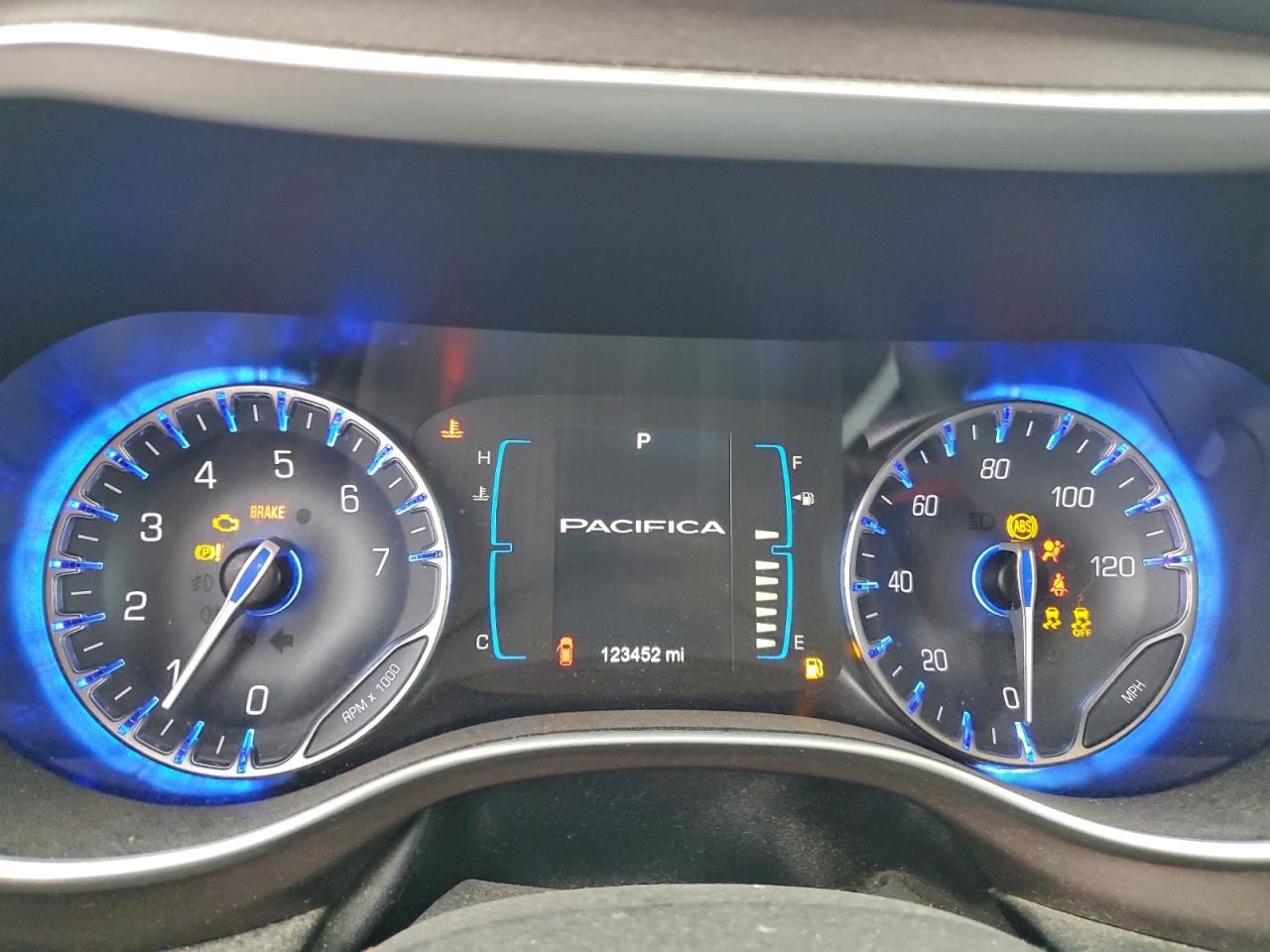 CHRYSLER PACIFICA TOURING