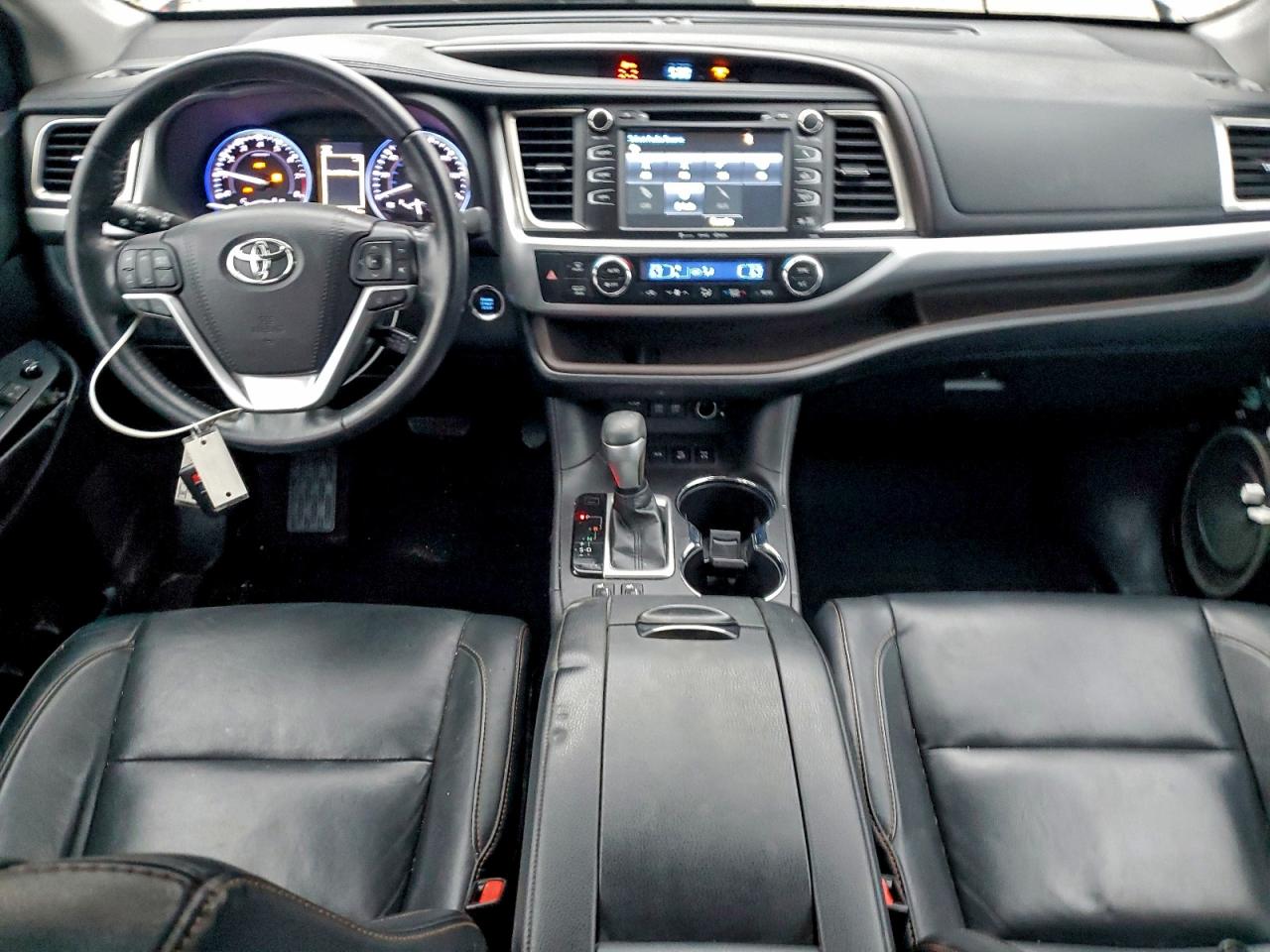 TOYOTA HIGHLANDER SE