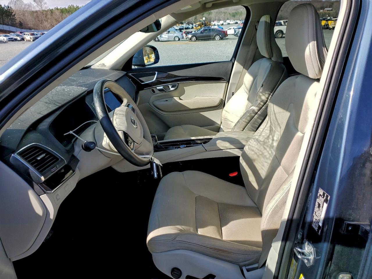 VOLVO XC90 T5 MOMENTUM