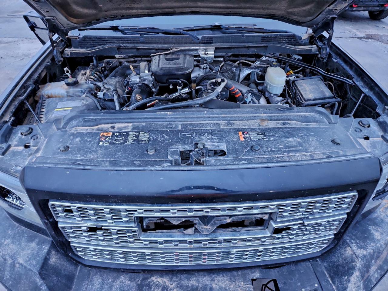 GMC SIERRA K2500 DENALI