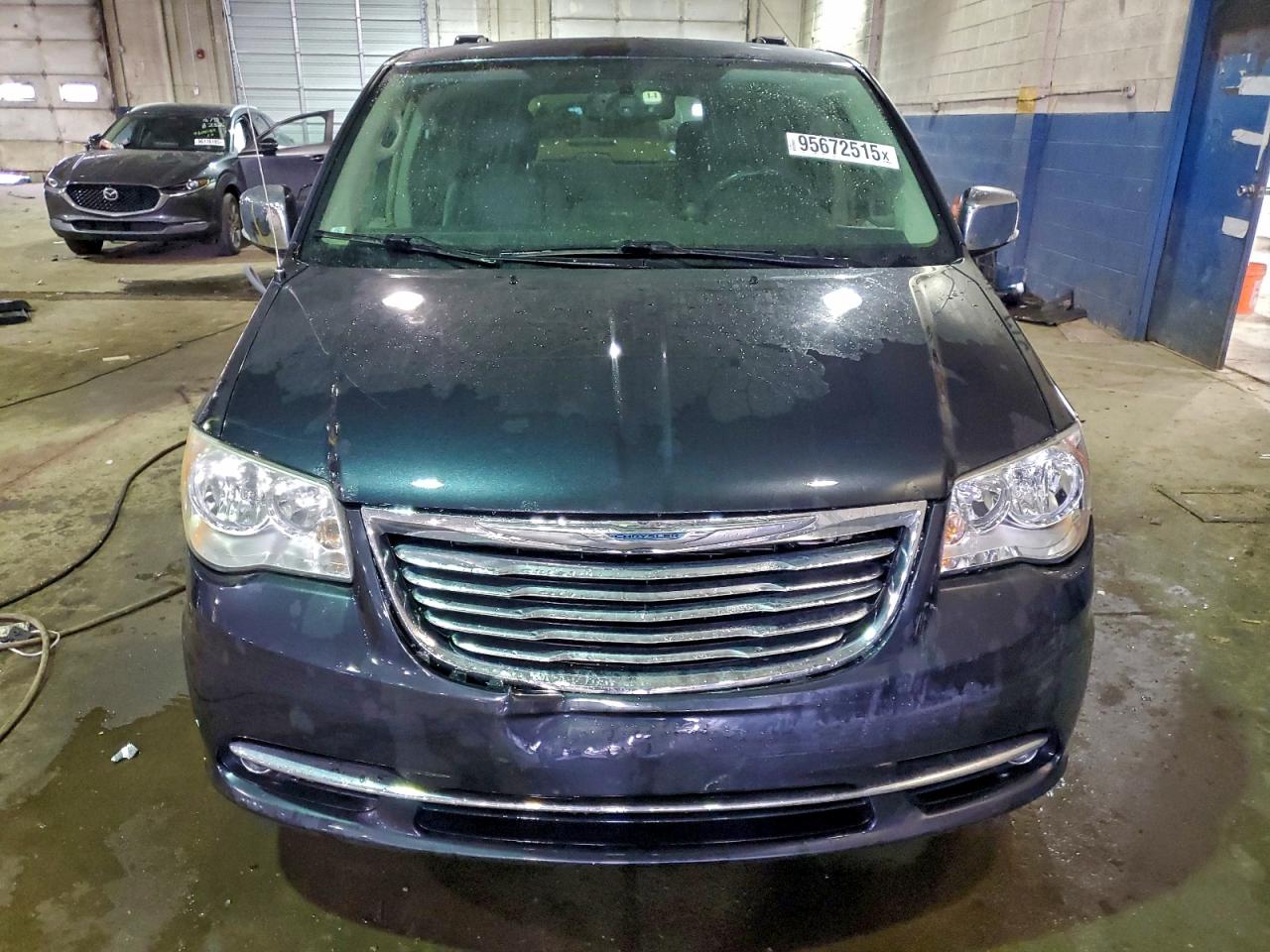CHRYSLER TOWN & COUNTRY TOURING L