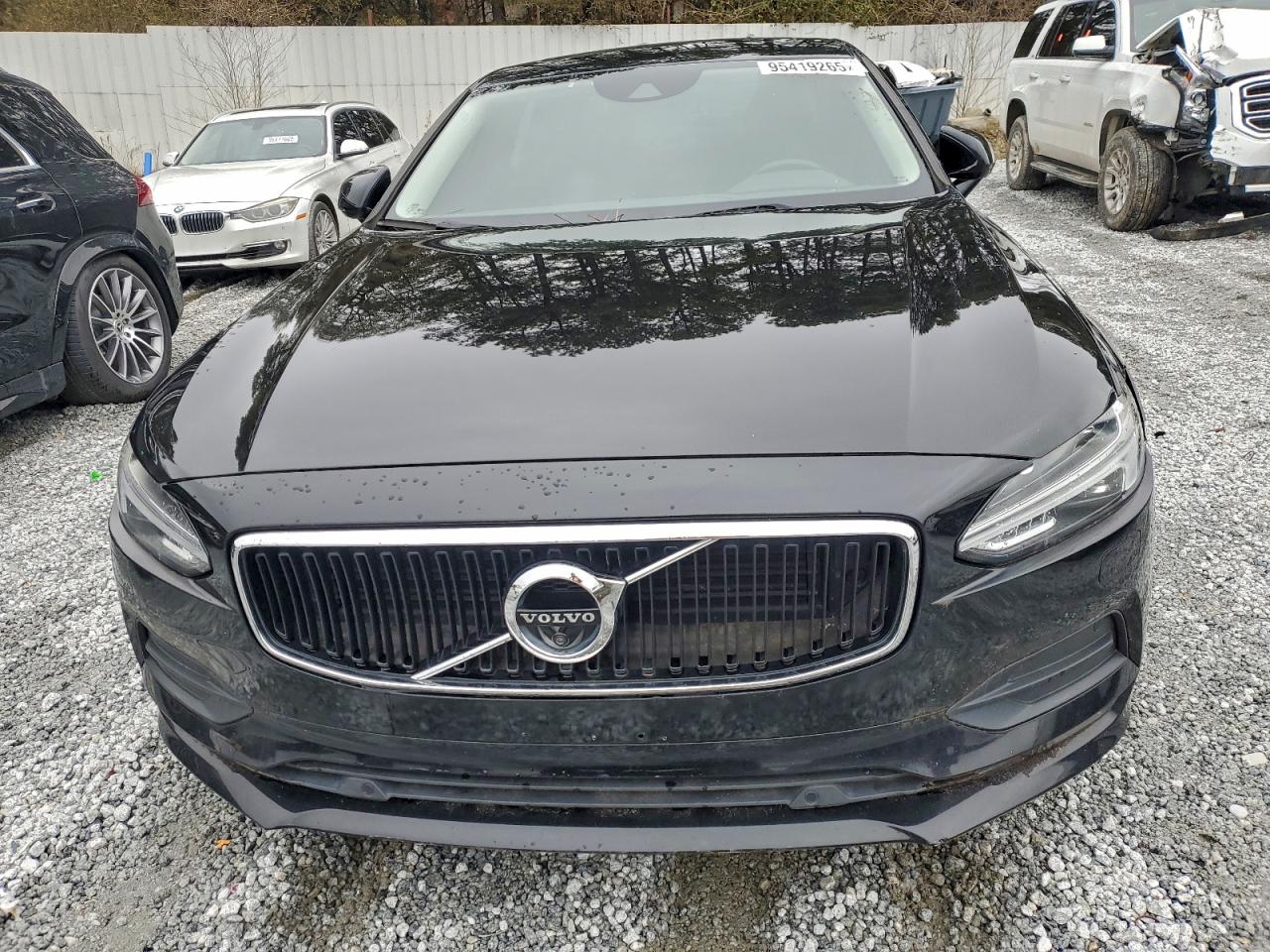 VOLVO S90 T6 MOMENTUM