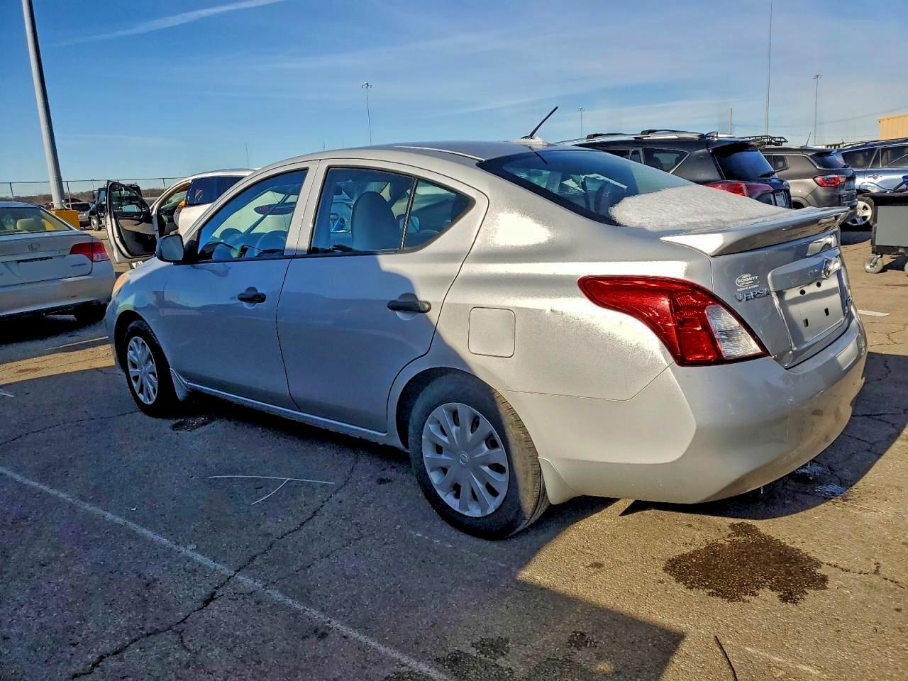 NISSAN VERSA S