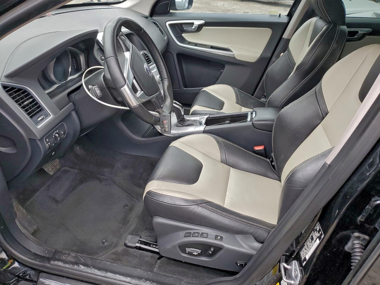 VOLVO XC60 T5 DYNAMIC