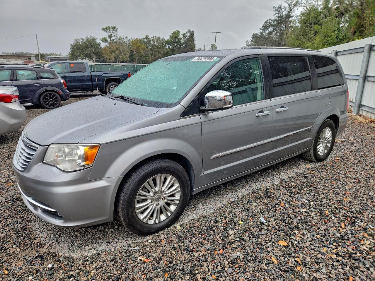 CHRYSLER TOWN & COUNTRY LIMITED PLATINUM