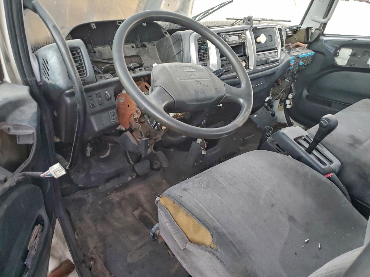 Lot #3312736193 2010 HINO 258/268