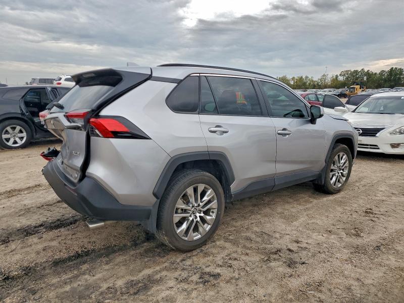 2021 TOYOTA RAV4 XLE P #3318022378