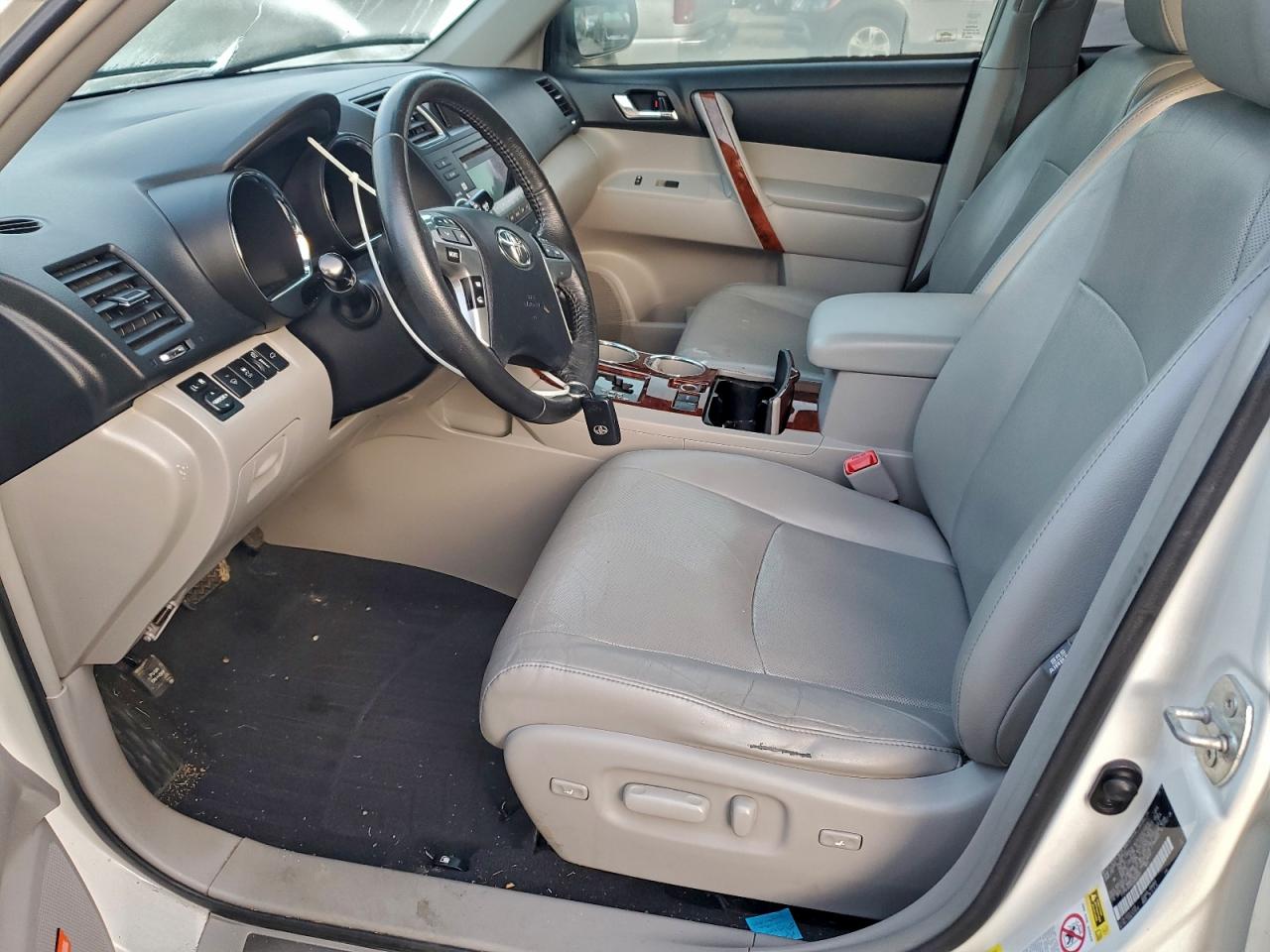 TOYOTA HIGHLANDER LIMITED