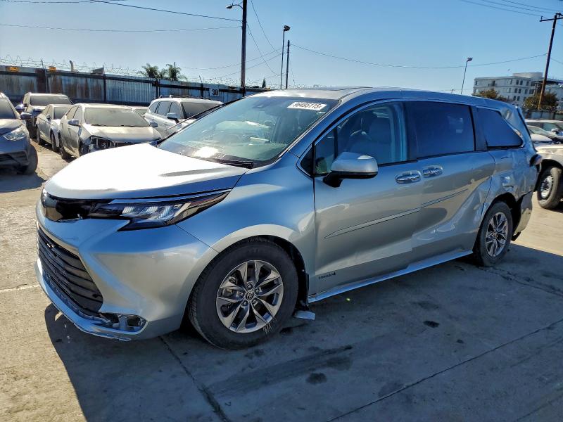 2021 TOYOTA SIENNA XLE #3309490567