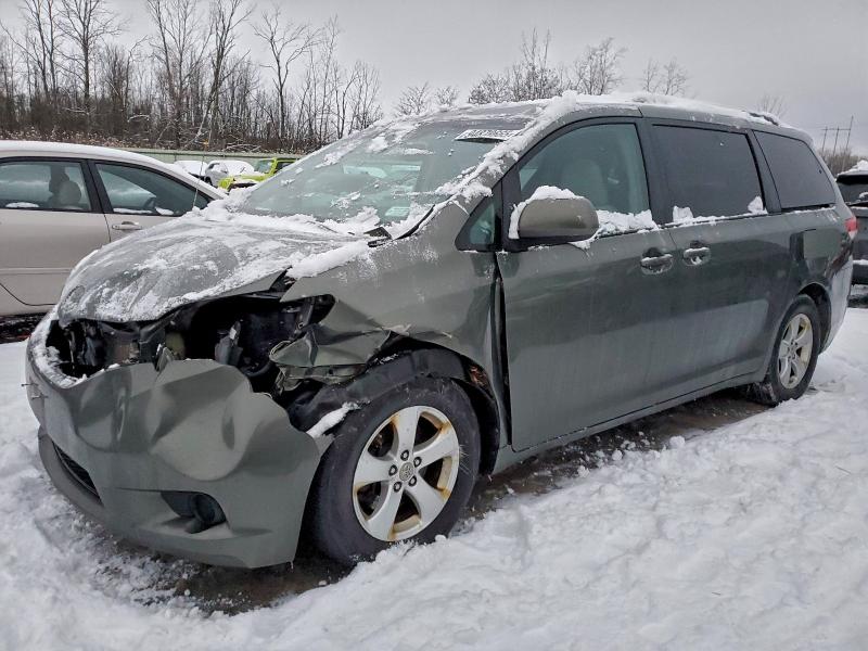 2011 TOYOTA SIENNA LE #3304523532