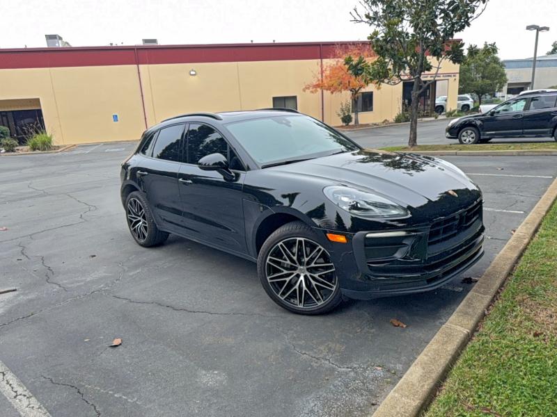 2024 PORSCHE MACAN BASE #3309172714