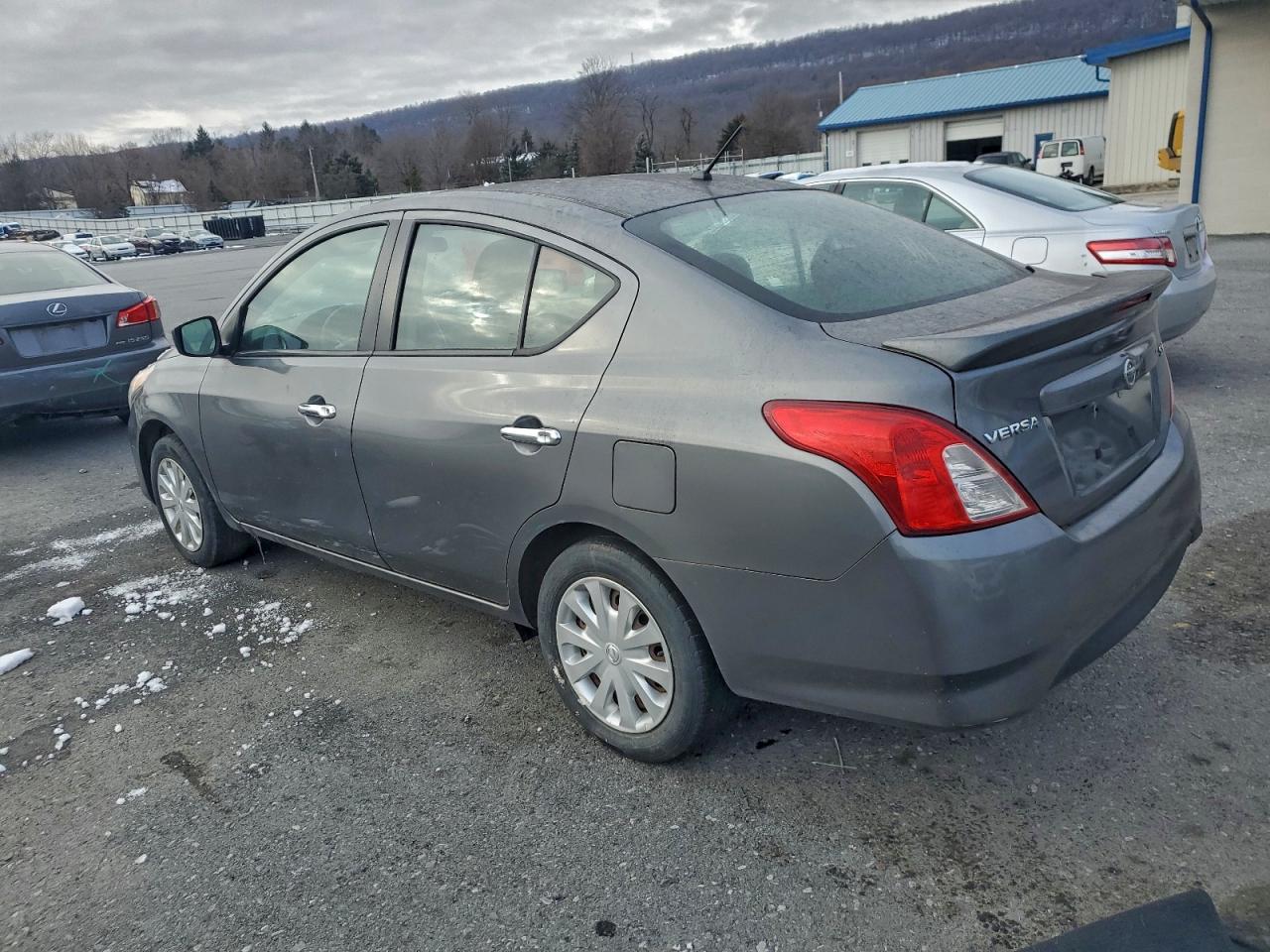 NISSAN VERSA S