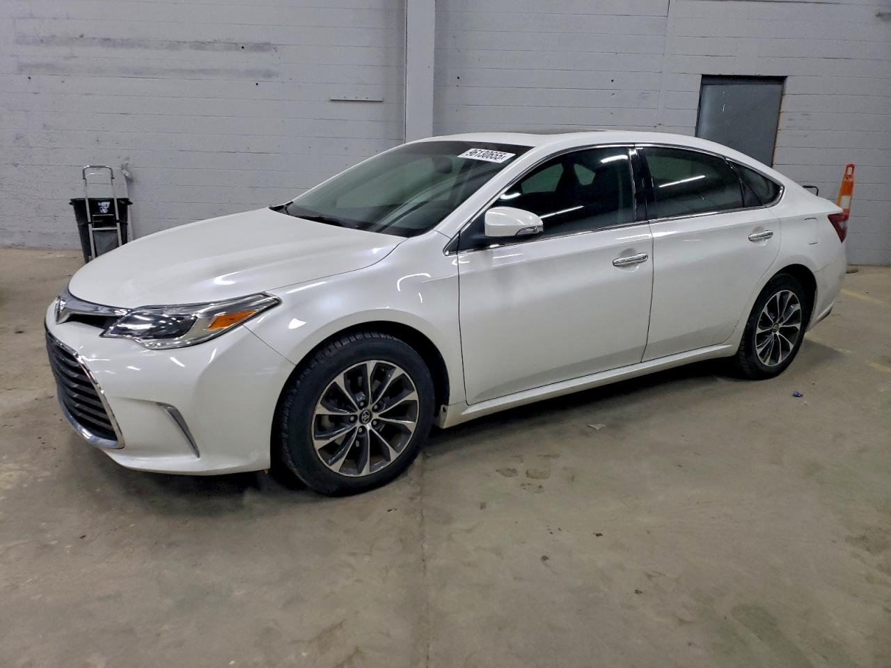 Lot #3316163263 2016 TOYOTA AVALON XLE