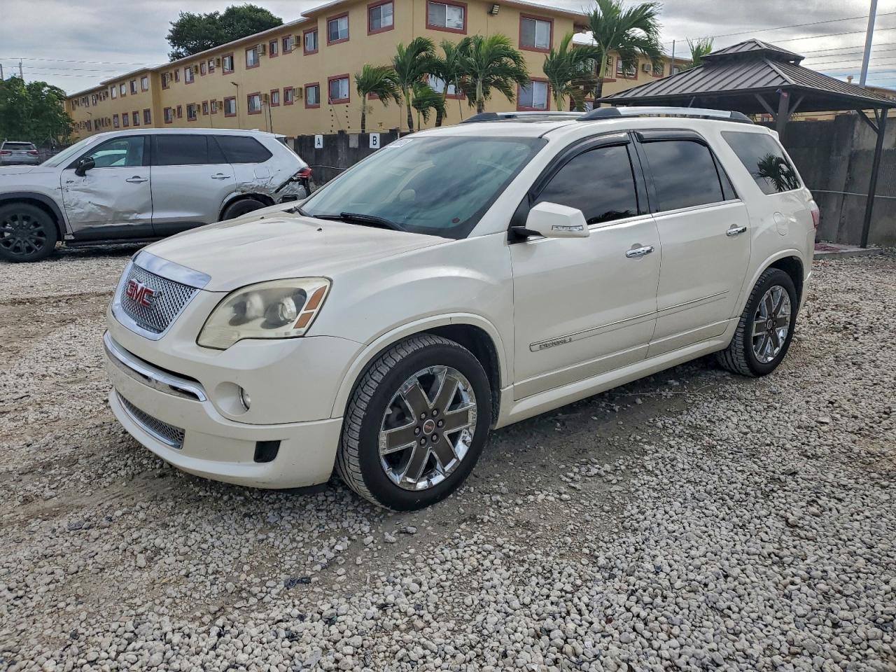 GMC ACADIA DENALI